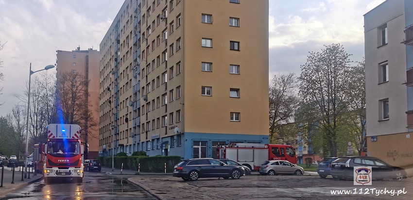 POŻAR PIWNICY W BUDYNKU WIELORODZINNYM PRZY UL. DĘBOWEJ POŻAR PIWNICY W BUDYNKU WIELORODZINNYM PRZY UL. DĘBOWEJ