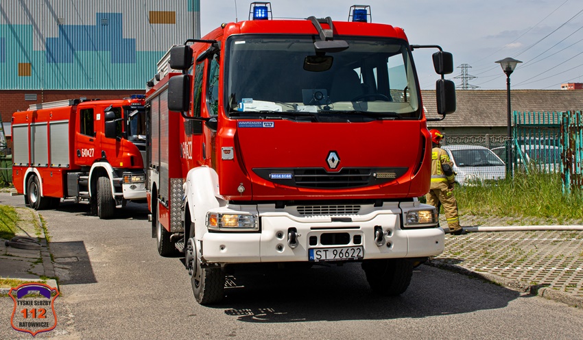 POŻAR ŚMIECI W PUSTOSTANIE PRZY UL. MYŚLIWSKIEJ POŻAR ŚMIECI W PUSTOSTANIE PRZY UL. MYŚLIWSKIEJ