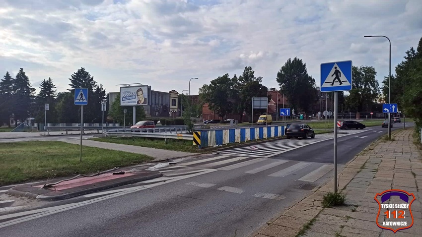 OSOBÓWKĄ UDERZYŁA W ZNAKI NA AL. BIELSKIEJ OSOBÓWKĄ UDERZYŁA W ZNAKI NA AL. BIELSKIEJ