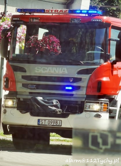 INTERWENCJA SŁUŻB RATUNKOWYCH PRZY UL. WAWELSKIEJ W BIERUNIU INTERWENCJA SŁUŻB RATUNKOWYCH PRZY UL. WAWELSKIEJ W BIERUNIU