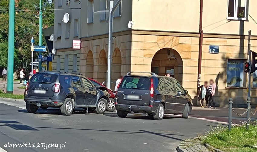 ZDERZENIE DWÓCH OSOBÓWEK NA SKRZYŻOWANIU UL. BEGONII - BUDOWLANYCH - BOCHEŃSKIEGO ZDERZENIE DWÓCH OSOBÓWEK NA SKRZYŻOWANIU UL. BEGONII - BUDOWLANYCH - BOCHEŃSKIEGO