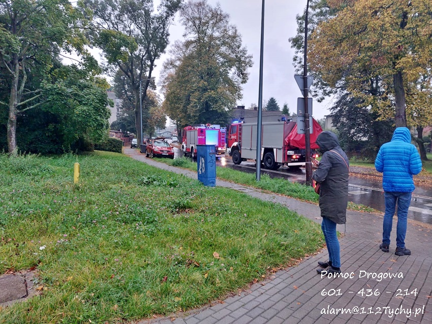 ZDERZENIE TRZECH POJAZDÓW NA SKRZYŻOWANIU UL. BURSCHEGO - DAMROTA ZDERZENIE TRZECH POJAZDÓW NA SKRZYŻOWANIU UL. BURSCHEGO - DAMROTA