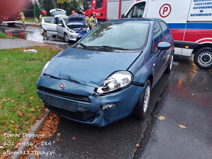 ZDERZENIE TRZECH POJAZDÓW NA SKRZYŻOWANIU UL. BURSCHEGO - DAMROTA ZDERZENIE TRZECH POJAZDÓW NA SKRZYŻOWANIU UL. BURSCHEGO - DAMROTA