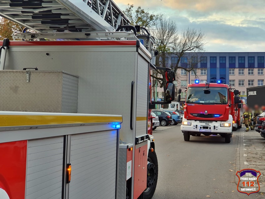 INTERWENCJA ZASTĘPÓW JRG TYCHY W DH AZET INTERWENCJA ZASTĘPÓW JRG TYCHY W DH AZET