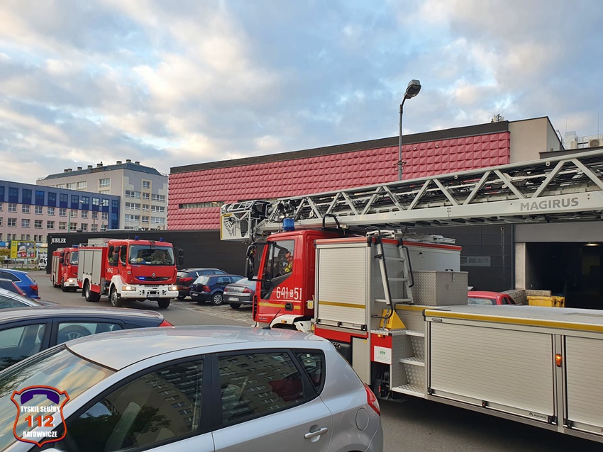 INTERWENCJA ZASTĘPÓW JRG TYCHY W DH AZET INTERWENCJA ZASTĘPÓW JRG TYCHY W DH AZET