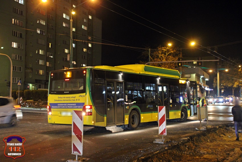 AUTOBUS KOMUNIKACJI MIEJSKIEJ OSUNĄŁ SIĘ Z DROGI NA SKRZYŻOWANIU UL. WYSZYŃSKIEGO I AL. NIEPODLEGŁOŚCI AUTOBUS KOMUNIKACJI MIEJSKIEJ OSUNĄŁ SIĘ Z DROGI NA SKRZYŻOWANIU UL. WYSZYŃSKIEGO I AL. NIEPODLEGŁOŚCI