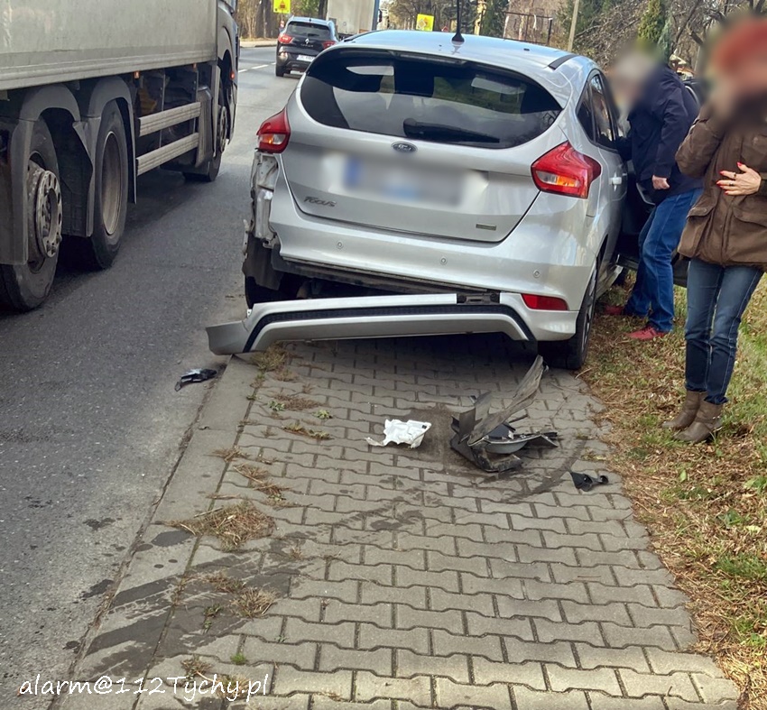 TRZY POJAZDY ZDERZYŁY SIĘ NA UL. WAWELSKIEJ W BIERUNIU TRZY POJAZDY ZDERZYŁY SIĘ NA UL. WAWELSKIEJ W BIERUNIU