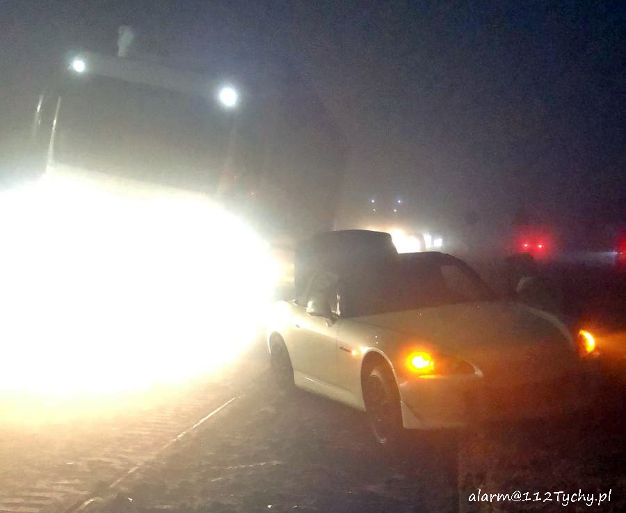 OSOBÓWKA I CIĘŻARÓWKA WJECHAŁY DO WYKOPU NA UL. TURYŃSKIEJ OSOBÓWKA I CIĘŻARÓWKA WJECHAŁY DO WYKOPU NA UL. TURYŃSKIEJ