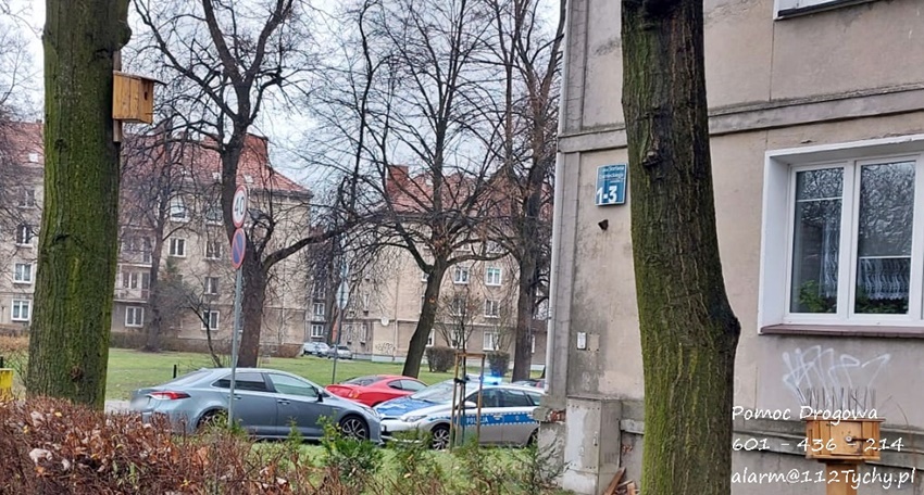 ZDERZENIE DWÓCH OSOBÓWEK NA SKRZYŻOWANIU UL. CIENISTA - CZARNIECKIEGO ZDERZENIE DWÓCH OSOBÓWEK NA SKRZYŻOWANIU UL. CIENISTA - CZARNIECKIEGO