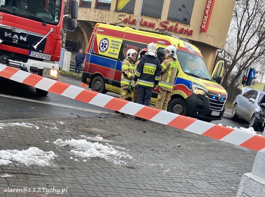 CZOŁOWO - BOCZNE ZDERZENIE DWÓCH SAMOCHODÓW NA SKRZYŻOWANIU DK 44 Z DW 934 W BIERUNIU CZOŁOWO - BOCZNE ZDERZENIE DWÓCH SAMOCHODÓW NA SKRZYŻOWANIU DK 44 Z DW 934 W BIERUNIU