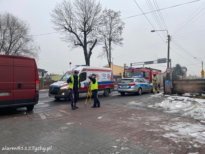 CZOŁOWO - BOCZNE ZDERZENIE DWÓCH SAMOCHODÓW NA SKRZYŻOWANIU DK 44 Z DW 934 W BIERUNIU CZOŁOWO - BOCZNE ZDERZENIE DWÓCH SAMOCHODÓW NA SKRZYŻOWANIU DK 44 Z DW 934 W BIERUNIU