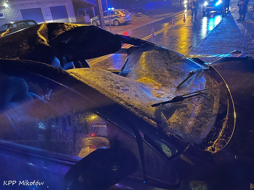 PO PIJAKU UDERZYŁ SWOIM SAMOCHODEM W DRZEWO PO PIJAKU UDERZYŁ SWOIM SAMOCHODEM W DRZEWO