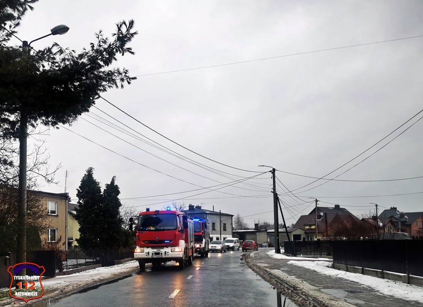 INTERWENCJA SŁUŻB RATUNKOWYCH W DOMU PRZY UL. MĄKOŁOWSKIEJ INTERWENCJA SŁUŻB RATUNKOWYCH W DOMU PRZY UL. MĄKOŁOWSKIEJ