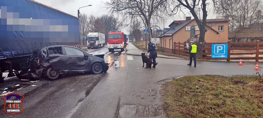 ZDERZENIE TRZECH POJAZDÓW NA UL. IMIELIŃSKIEJ W IMIELINIE ZDERZENIE TRZECH POJAZDÓW NA UL. IMIELIŃSKIEJ W IMIELINIE