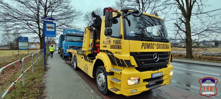 ZDERZENIE TRZECH POJAZDÓW NA UL. IMIELIŃSKIEJ W IMIELINIE ZDERZENIE TRZECH POJAZDÓW NA UL. IMIELIŃSKIEJ W IMIELINIE