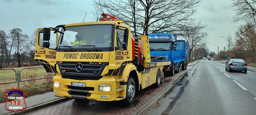 ZDERZENIE TRZECH POJAZDÓW NA UL. IMIELIŃSKIEJ W IMIELINIE ZDERZENIE TRZECH POJAZDÓW NA UL. IMIELIŃSKIEJ W IMIELINIE