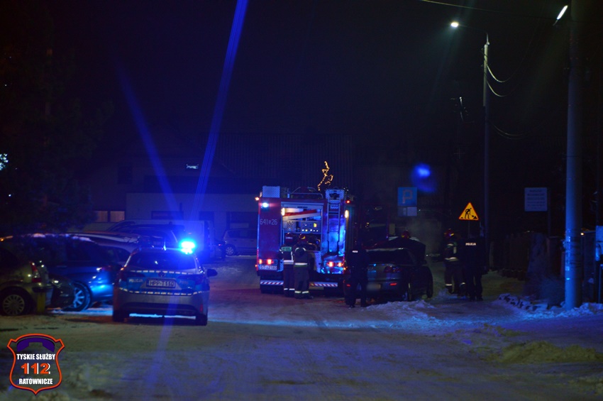 POŻAR SAMOCHODU OSOBOWEGO NA UL. BZÓW POŻAR SAMOCHODU OSOBOWEGO NA UL. BZÓW