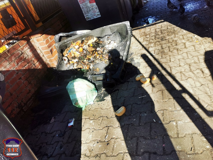 NOCNE POŻARY OSIEDLOWYCH ŚMIETNIKÓW NA TERENIE OS. C NOCNE POŻARY OSIEDLOWYCH ŚMIETNIKÓW NA TERENIE OS. C
