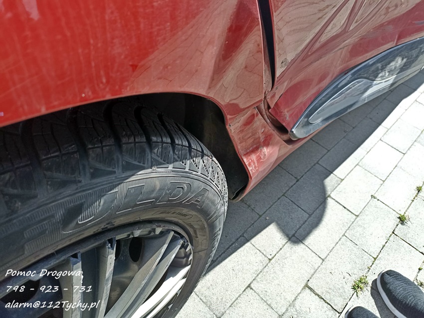 ZDERZENIE DWÓCH OSOBÓWEK NA UL. MURCKOWSKIEJ W LĘDZINACH ZDERZENIE DWÓCH OSOBÓWEK NA UL. MURCKOWSKIEJ W LĘDZINACH