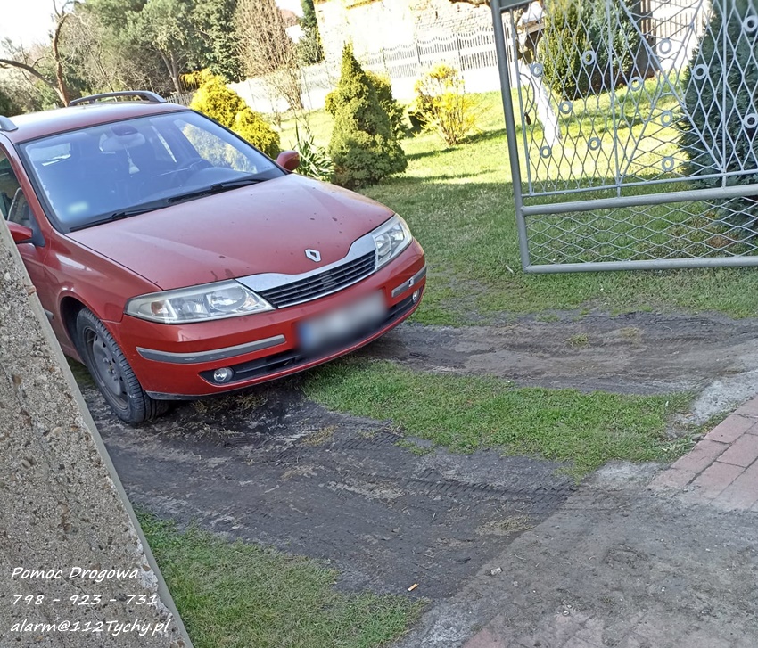 ZDERZENIE DWÓCH OSOBÓWEK NA UL. MURCKOWSKIEJ W LĘDZINACH ZDERZENIE DWÓCH OSOBÓWEK NA UL. MURCKOWSKIEJ W LĘDZINACH