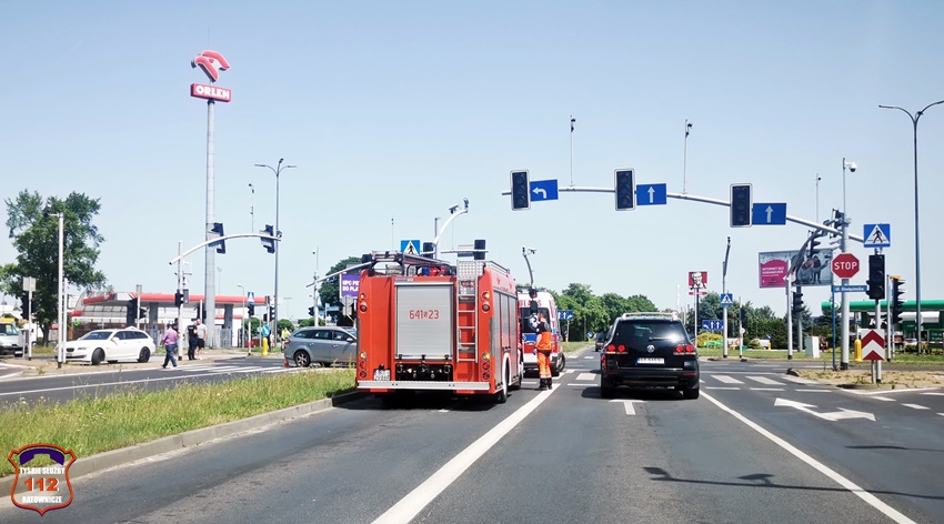 ZDERZENIE DWÓCH OSOBÓWEK NA SKRZYŻOWANIU UL. MIKOŁOWSKA - KATOWICKA - OŚWIĘCIMSKA ZDERZENIE DWÓCH OSOBÓWEK NA SKRZYŻOWANIU UL. MIKOŁOWSKA - KATOWICKA - OŚWIĘCIMSKA
