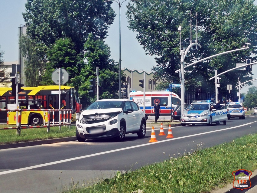 ZDERZENIE DWÓCH OSOBÓWEK NA SKRZYŻOWANIU UL. MIKOŁOWSKA - KATOWICKA - OŚWIĘCIMSKA ZDERZENIE DWÓCH OSOBÓWEK NA SKRZYŻOWANIU UL. MIKOŁOWSKA - KATOWICKA - OŚWIĘCIMSKA