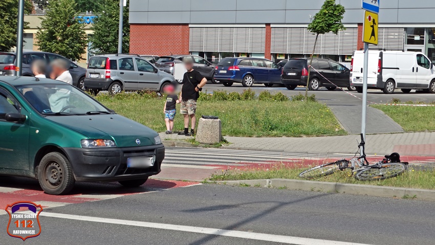 POTRĄCENIE ROWERZYSTKI NA UL. ARMII KRAJOWEJ POTRĄCENIE ROWERZYSTKI NA UL. ARMII KRAJOWEJ