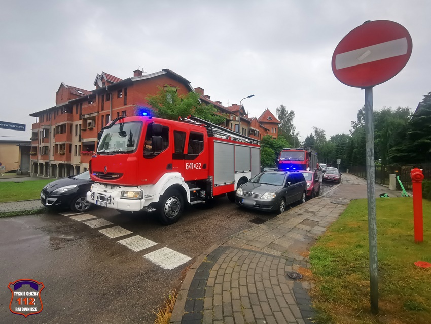 ZDERZENIE DWÓCH SAMOCHODÓW NA SKRZYŻOWANIU UL. BRATERSKA - BOH. WARSZAWY ZDERZENIE DWÓCH SAMOCHODÓW NA SKRZYŻOWANIU UL. BRATERSKA - BOH. WARSZAWY