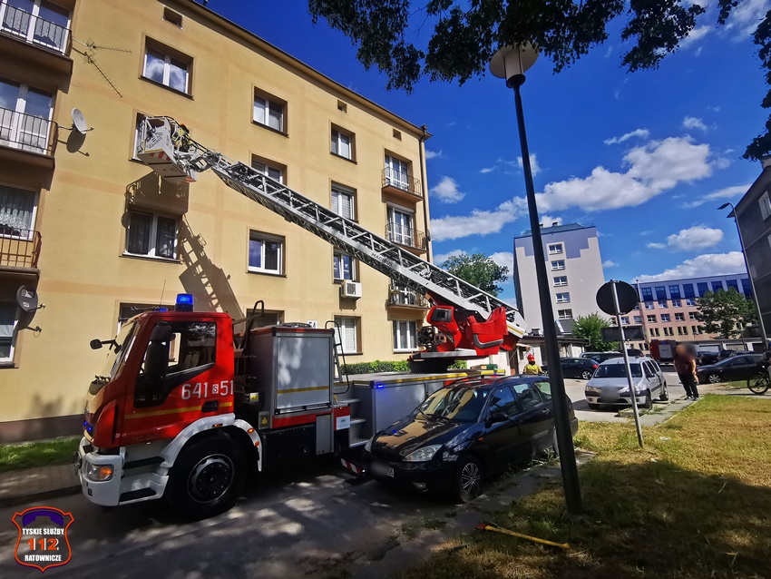 INTERWENCJA SŁUŻB RATUNKOWYCH PRZY AL. NIEPODLEGŁOŚCI 54 INTERWENCJA SŁUŻB RATUNKOWYCH PRZY AL. NIEPODLEGŁOŚCI 54