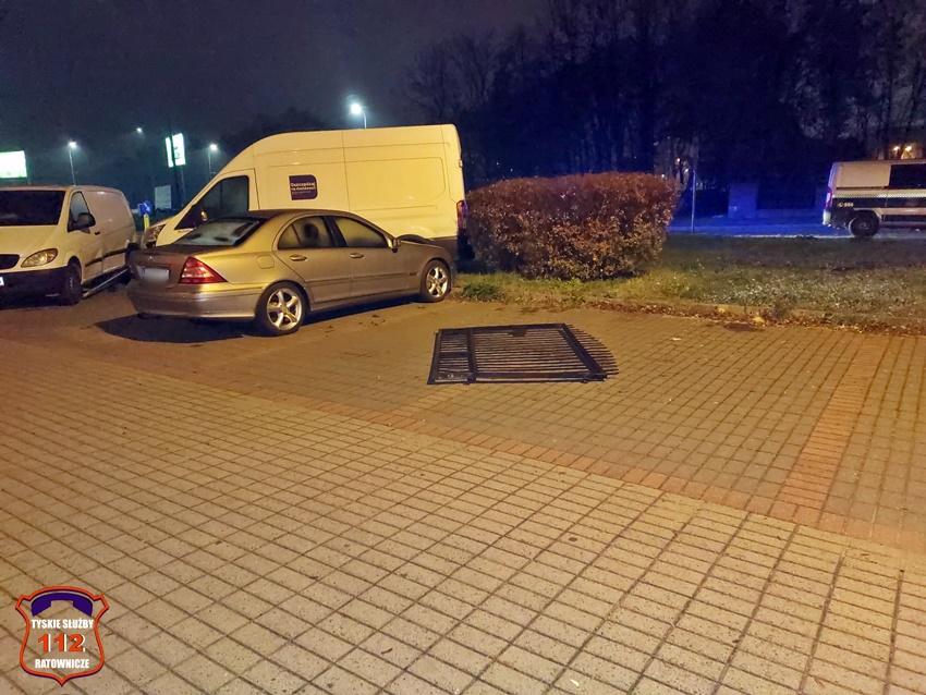 UJĘCIE PIJANEGO KIEROWCY NA UL. PAPROCAŃSKIEJ PRZEZ STRAŻ MIEJSKĄ UJĘCIE PIJANEGO KIEROWCY NA UL. PAPROCAŃSKIEJ PRZEZ STRAŻ MIEJSKĄ