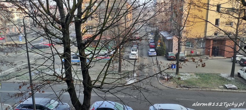 INTERWENCJA SŁUŻB RATUNKOWYCH W BUDYNKU WIELORODZINNYM PRZY UL. CYGANERII 1 INTERWENCJA SŁUŻB RATUNKOWYCH W BUDYNKU WIELORODZINNYM PRZY UL. CYGANERII 1