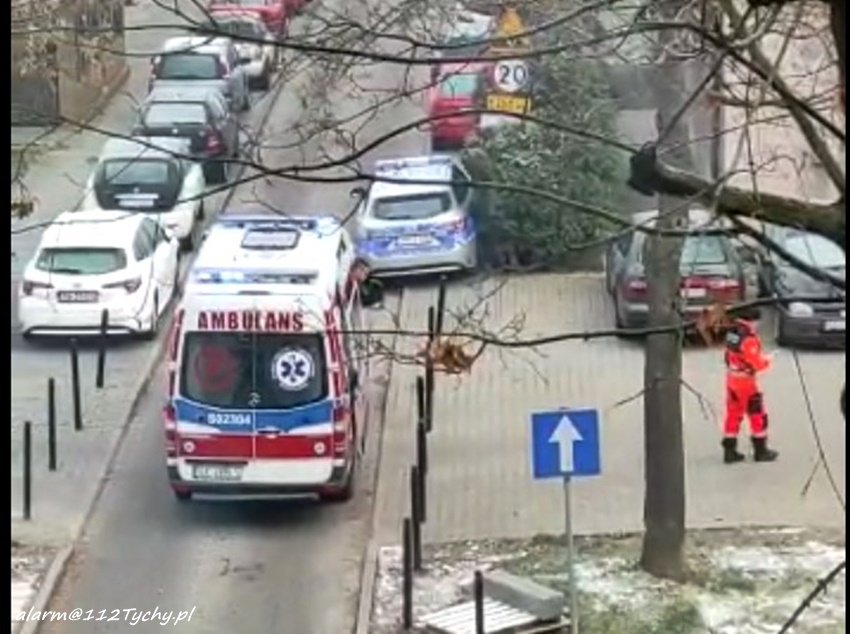 INTERWENCJA SŁUŻB RATUNKOWYCH W BUDYNKU WIELORODZINNYM PRZY UL. CYGANERII 1 INTERWENCJA SŁUŻB RATUNKOWYCH W BUDYNKU WIELORODZINNYM PRZY UL. CYGANERII 1