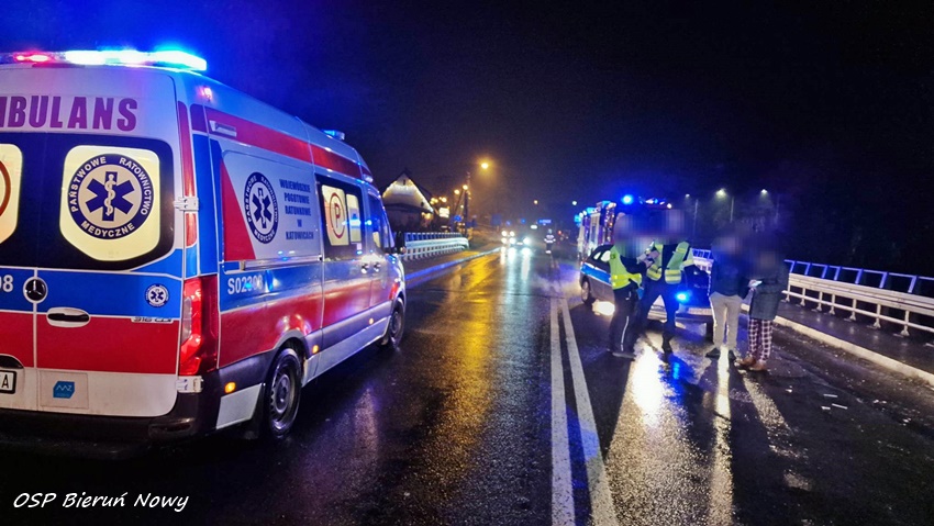 ZDERZENIE DWÓCH SAMOCHODÓW OSOBOWYCH NA UL. WARSZAWSKIEJ W BIERUNIU ZDERZENIE DWÓCH SAMOCHODÓW OSOBOWYCH NA UL. WARSZAWSKIEJ W BIERUNIU
