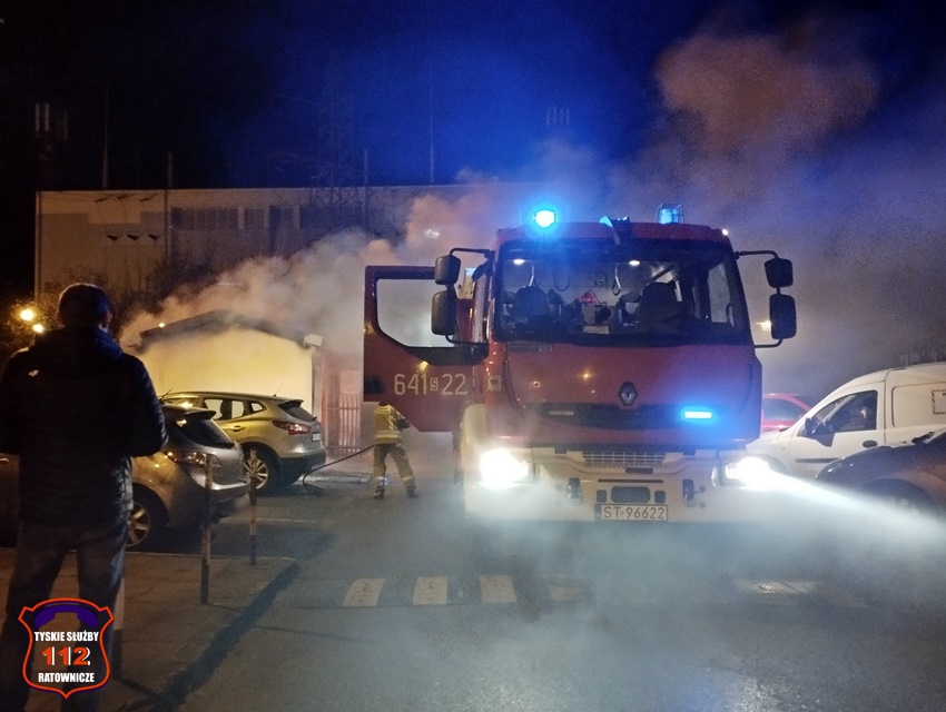 POŻAR ALTANY ŚMIETNIKOWEJ PRZY UL. MYŚLIWSKIEJ POŻAR ALTANY ŚMIETNIKOWEJ PRZY UL. MYŚLIWSKIEJ