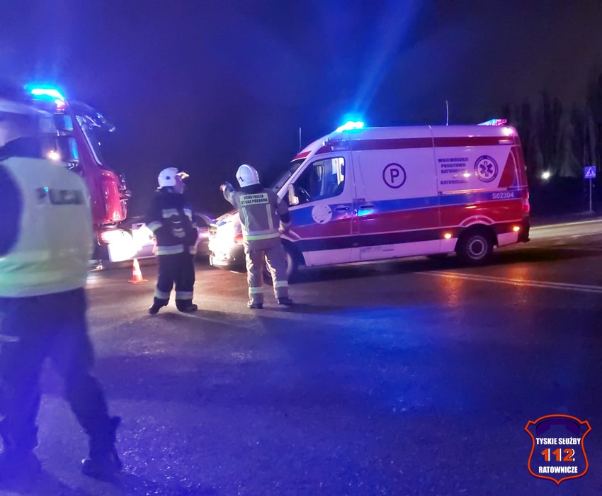 ZDERZENIE OSOBÓWKI Z CIĘŻARÓWKĄ NA SKRZYŻOWANIU UL. ZJEDNOCZENIA - PSZCZYŃSKA - ŁAZISKA W WYRACH ZDERZENIE OSOBÓWKI Z CIĘŻARÓWKĄ NA SKRZYŻOWANIU UL. ZJEDNOCZENIA - PSZCZYŃSKA - ŁAZISKA W WYRACH