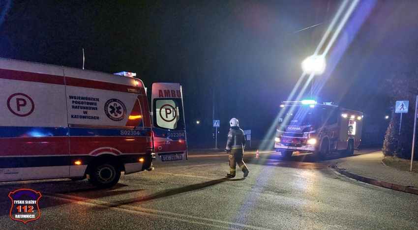 ZDERZENIE OSOBÓWKI Z CIĘŻARÓWKĄ NA SKRZYŻOWANIU UL. ZJEDNOCZENIA - PSZCZYŃSKA - ŁAZISKA W WYRACH ZDERZENIE OSOBÓWKI Z CIĘŻARÓWKĄ NA SKRZYŻOWANIU UL. ZJEDNOCZENIA - PSZCZYŃSKA - ŁAZISKA W WYRACH