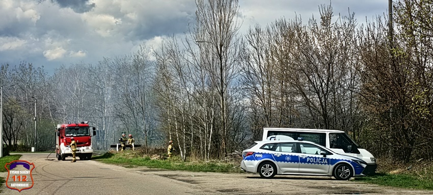 POŻAR TRAW I NIEUŻYTKÓW NA NASYPIE KOLEJOWYM W REJONIE UL. SERDECZNEJ I URBANOWICKIEJ POŻAR TRAW I NIEUŻYTKÓW NA NASYPIE KOLEJOWYM W REJONIE UL. SERDECZNEJ I URBANOWICKIEJ