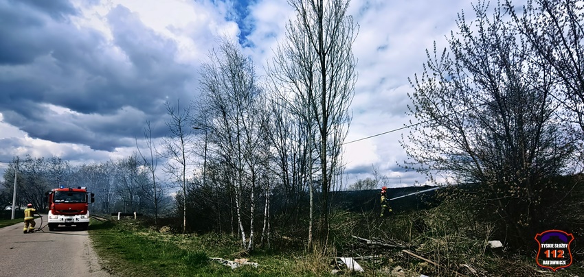 POŻAR TRAW I NIEUŻYTKÓW NA NASYPIE KOLEJOWYM W REJONIE UL. SERDECZNEJ I URBANOWICKIEJ POŻAR TRAW I NIEUŻYTKÓW NA NASYPIE KOLEJOWYM W REJONIE UL. SERDECZNEJ I URBANOWICKIEJ