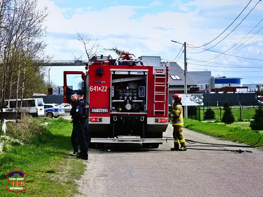 POŻAR TRAW I NIEUŻYTKÓW NA NASYPIE KOLEJOWYM W REJONIE UL. SERDECZNEJ I URBANOWICKIEJ POŻAR TRAW I NIEUŻYTKÓW NA NASYPIE KOLEJOWYM W REJONIE UL. SERDECZNEJ I URBANOWICKIEJ