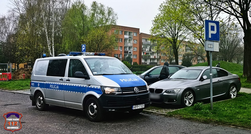 OSOBÓWKĄ UDERZYŁA W ZAPARKOWANE POJAZDY NA PARKINGU PRZY UL. MŁODZIEŻOWEJ OSOBÓWKĄ UDERZYŁA W ZAPARKOWANE POJAZDY NA PARKINGU PRZY UL. MŁODZIEŻOWEJ
