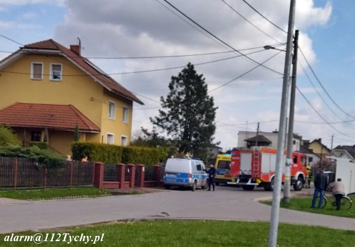 INTERWENCJA SŁUŻB RATUNKOWYCH NA UL. DĄBROWSKIEJ W BOJSZOWACH INTERWENCJA SŁUŻB RATUNKOWYCH NA UL. DĄBROWSKIEJ W BOJSZOWACH