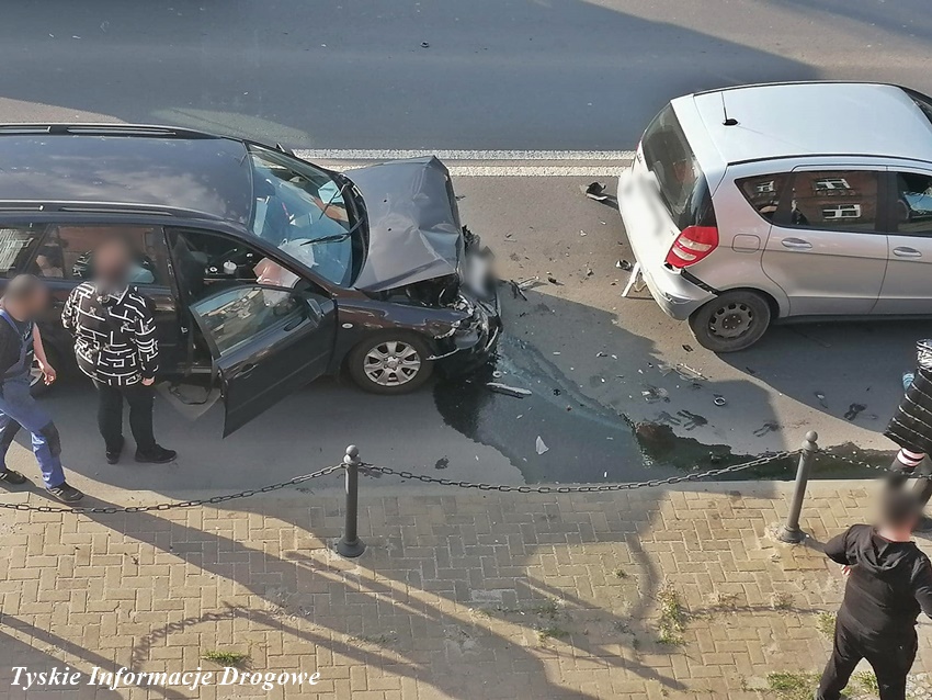 ZDERZENIE TRZECH OSOBÓWEK NA UL. KATOWICKIEJ ZDERZENIE TRZECH OSOBÓWEK NA UL. KATOWICKIEJ