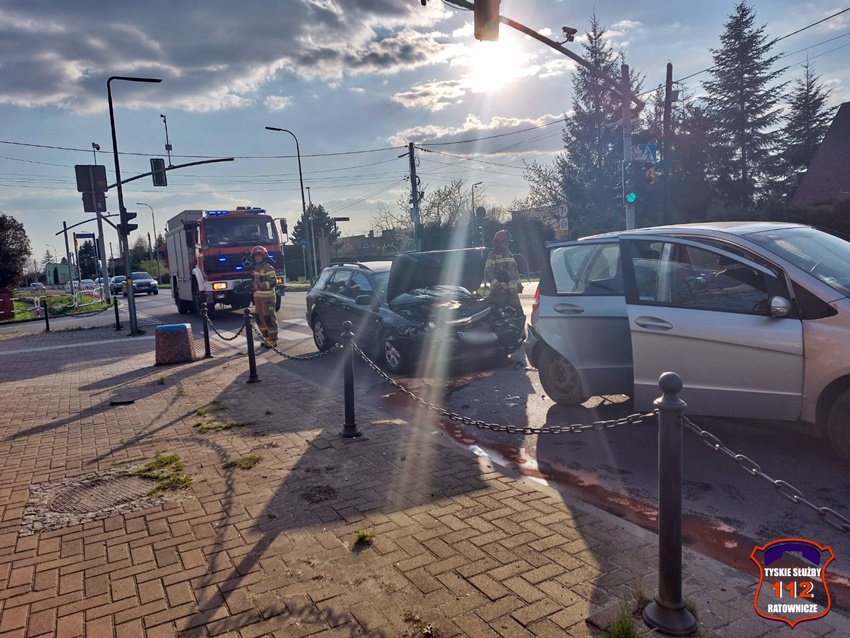 ZDERZENIE TRZECH OSOBÓWEK NA UL. KATOWICKIEJ ZDERZENIE TRZECH OSOBÓWEK NA UL. KATOWICKIEJ