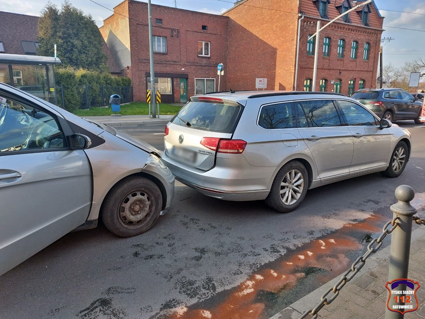 ZDERZENIE TRZECH OSOBÓWEK NA UL. KATOWICKIEJ ZDERZENIE TRZECH OSOBÓWEK NA UL. KATOWICKIEJ