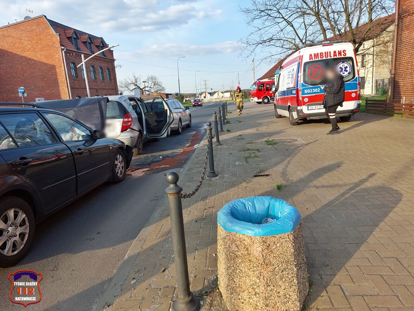 ZDERZENIE TRZECH OSOBÓWEK NA UL. KATOWICKIEJ ZDERZENIE TRZECH OSOBÓWEK NA UL. KATOWICKIEJ