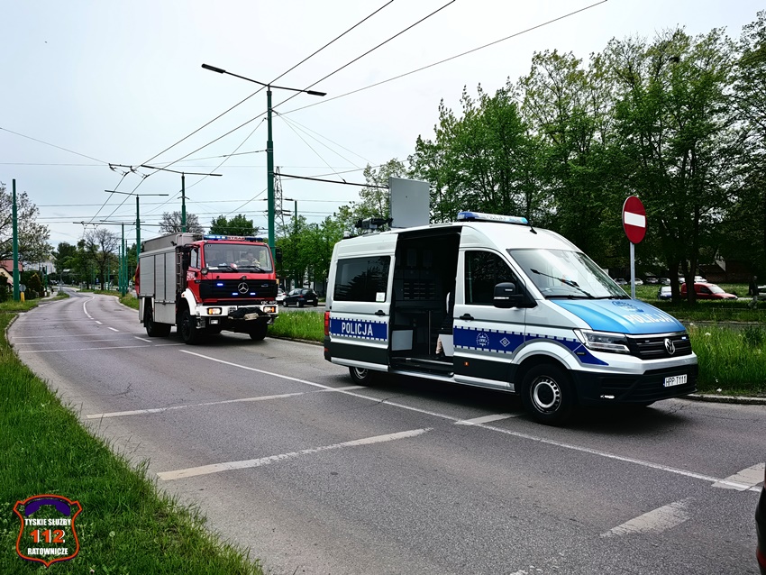 ZDERZENIE DWÓCH OSOBÓWEK NA SKRZYŻOWANIU UL. SIKORSKIEGO - PAPROCAŃSKA ZDERZENIE DWÓCH OSOBÓWEK NA SKRZYŻOWANIU UL. SIKORSKIEGO - PAPROCAŃSKA