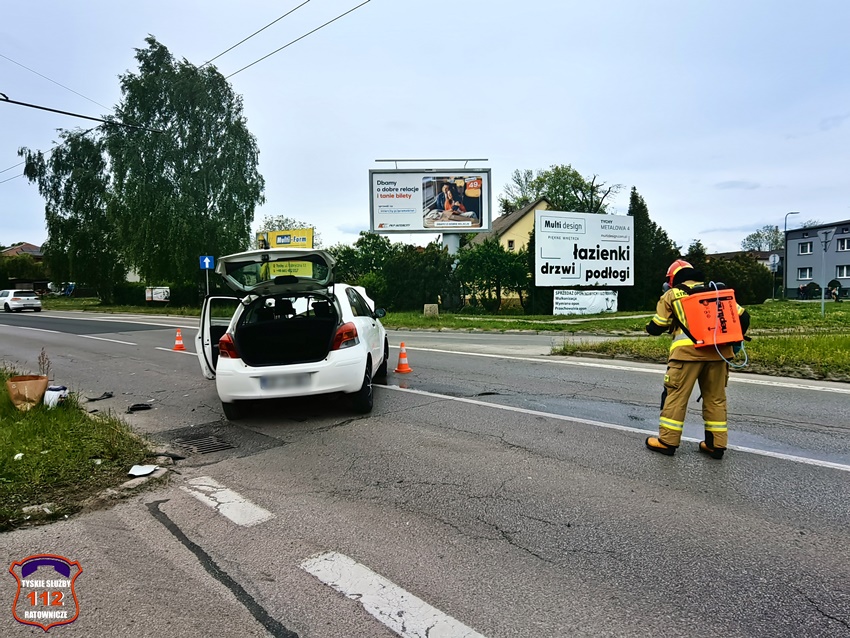ZDERZENIE DWÓCH OSOBÓWEK NA SKRZYŻOWANIU UL. SIKORSKIEGO - PAPROCAŃSKA ZDERZENIE DWÓCH OSOBÓWEK NA SKRZYŻOWANIU UL. SIKORSKIEGO - PAPROCAŃSKA