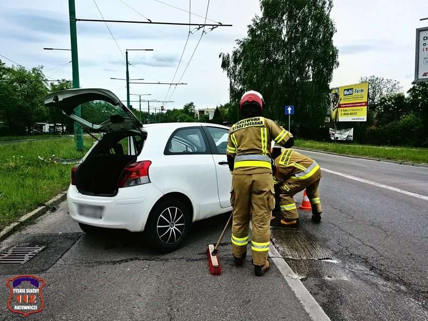 ZDERZENIE DWÓCH OSOBÓWEK NA SKRZYŻOWANIU UL. SIKORSKIEGO - PAPROCAŃSKA ZDERZENIE DWÓCH OSOBÓWEK NA SKRZYŻOWANIU UL. SIKORSKIEGO - PAPROCAŃSKA