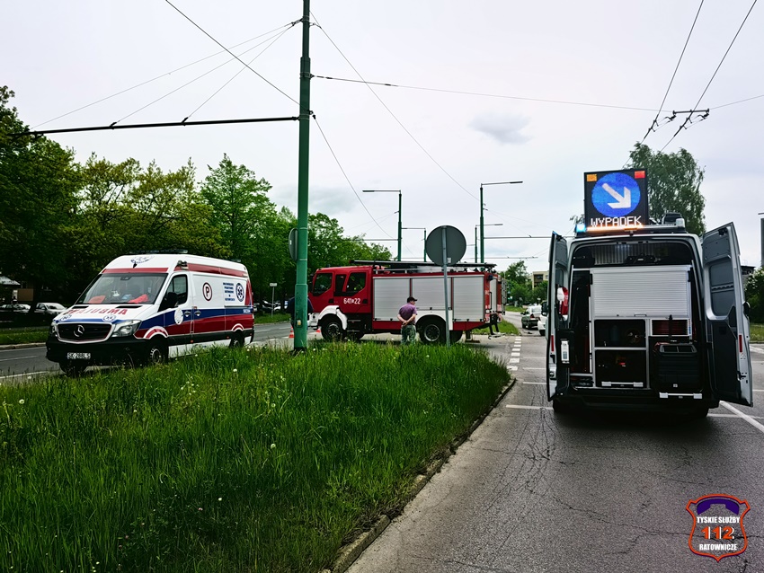 ZDERZENIE DWÓCH OSOBÓWEK NA SKRZYŻOWANIU UL. SIKORSKIEGO - PAPROCAŃSKA ZDERZENIE DWÓCH OSOBÓWEK NA SKRZYŻOWANIU UL. SIKORSKIEGO - PAPROCAŃSKA