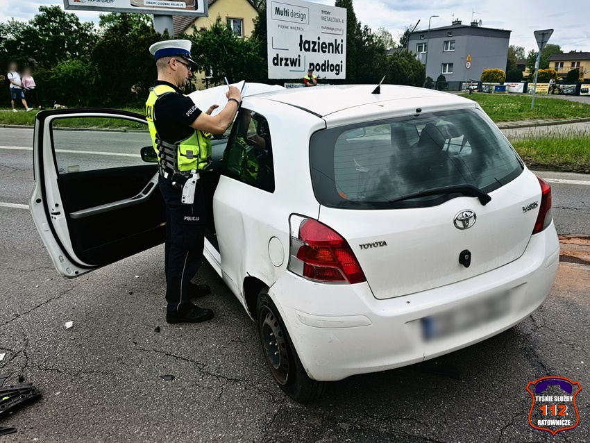 ZDERZENIE DWÓCH OSOBÓWEK NA SKRZYŻOWANIU UL. SIKORSKIEGO - PAPROCAŃSKA ZDERZENIE DWÓCH OSOBÓWEK NA SKRZYŻOWANIU UL. SIKORSKIEGO - PAPROCAŃSKA